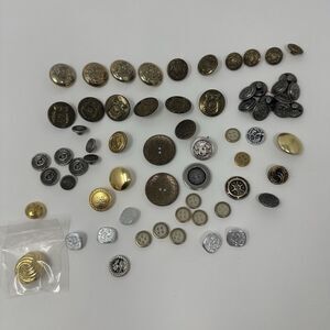 Vintage Buttons Mix Lot See Pictures Some Coat Of Arms Buttons Variety Of Sizes